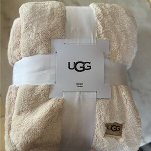 UGG Saige Throw Blanket